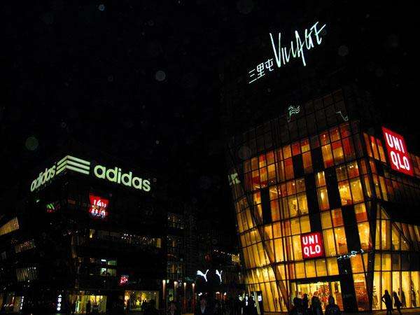 Chinese love of shopping shows no sign of decline, according to latest figures. [File photo: Baidu]