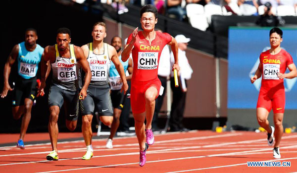 Zhang Peimeng (2nd R) and Su Bingtian (1st R) of Team China are seen during Men's 4x100m Relay Heats on Day 9 of the 2017 IAAF World Championships at London Stadium in London, Britain, on August 12, 2017. [Photo: Xinhua/Wang Lili]