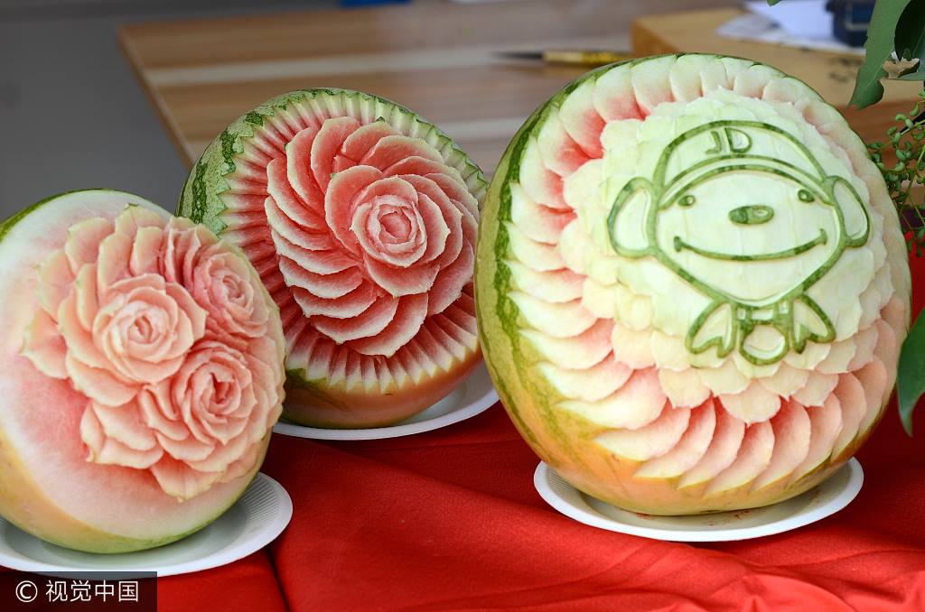 西瓜也能当“画板”！ Watermelon art!