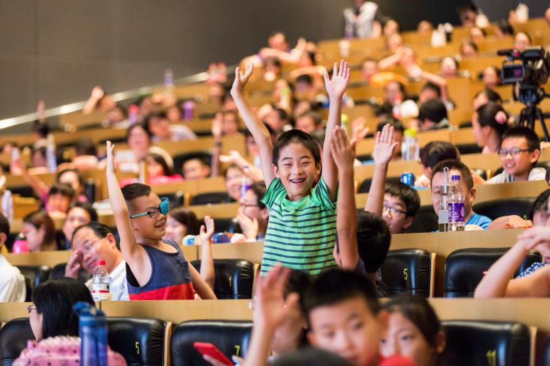 Chinese children show their desire on helping others during an interactive session  held at the China Science and Technology Museum.