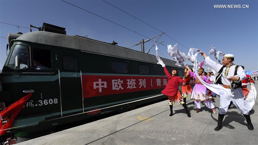 A new China-Europe freight train linking Russia with Golmud, northwest China's Qinghai Province, is about to set off in Golmud, Aug. 20, 2017. [Photo: Xinhua/Wang Bo]